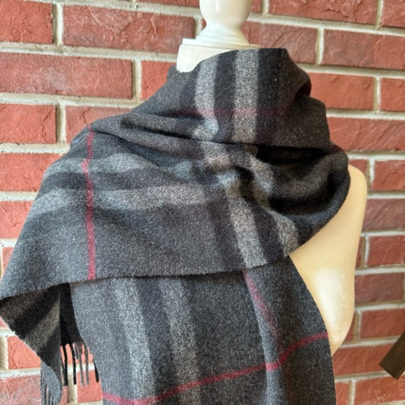 •Burberry Grey Check Cashmere Scarf Unisex 12”x70”Made In Scotland NWOT - Picture 7 of 12